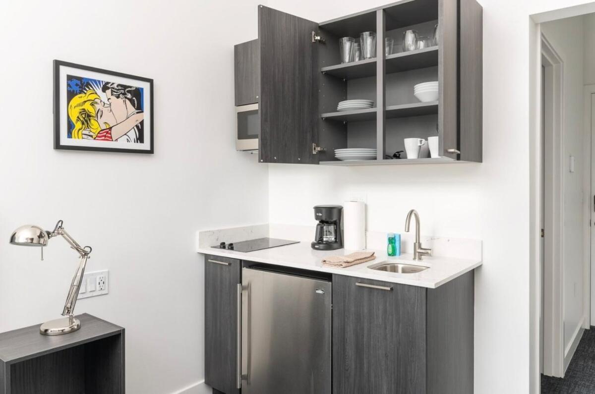 Stylish In Historic Apartment Boston