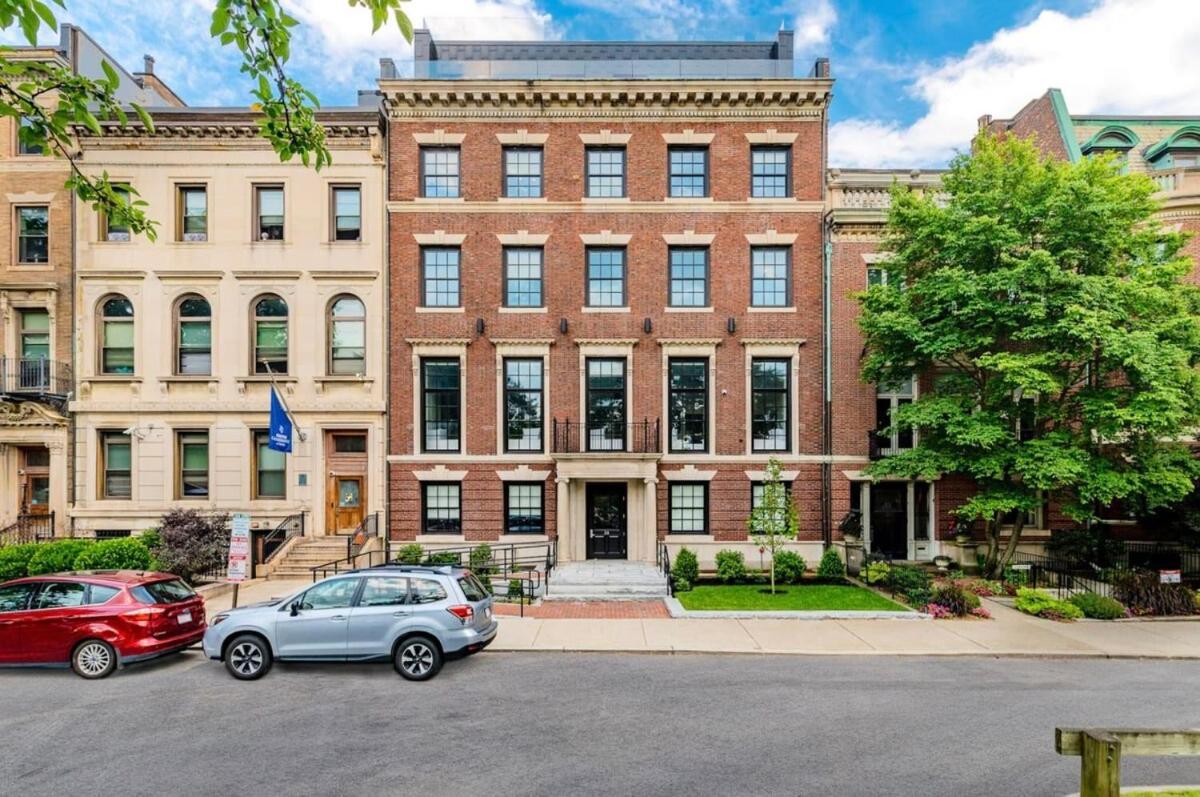 Stylish In Historic Apartment Boston